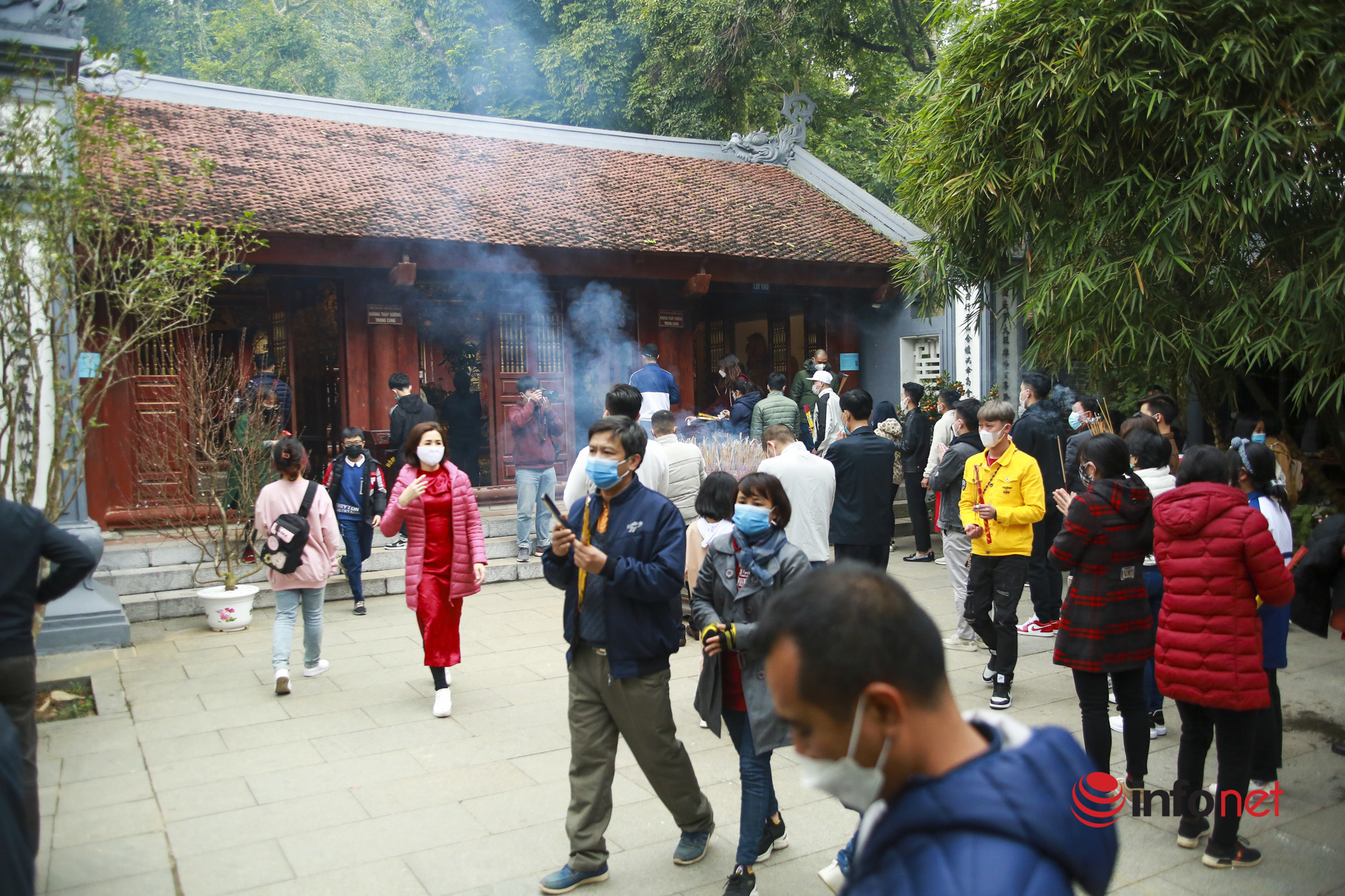 Phú Thọ: Hàng nghìn người đi lễ đền Hùng ngày đầu năm - Ảnh 11.