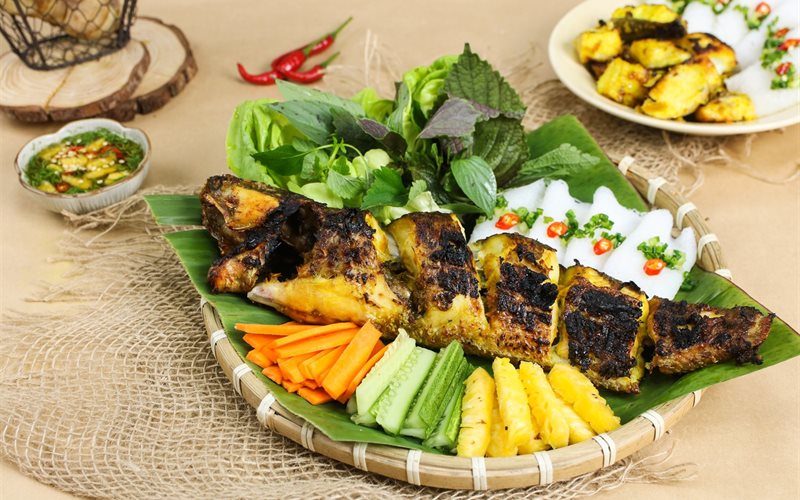 Cách làm cá lóc nướng nhân ngày vía Thần Tài: Siêu đơn giản