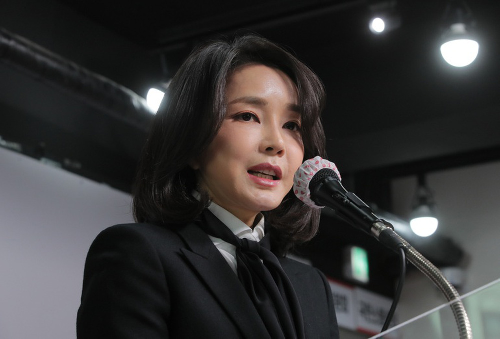 Vợ ứng viên tổng thống Hàn Quốc tuyên bố có khả năng bói siêu phàm, chồng có thể ngoại cảm - Ảnh 4.