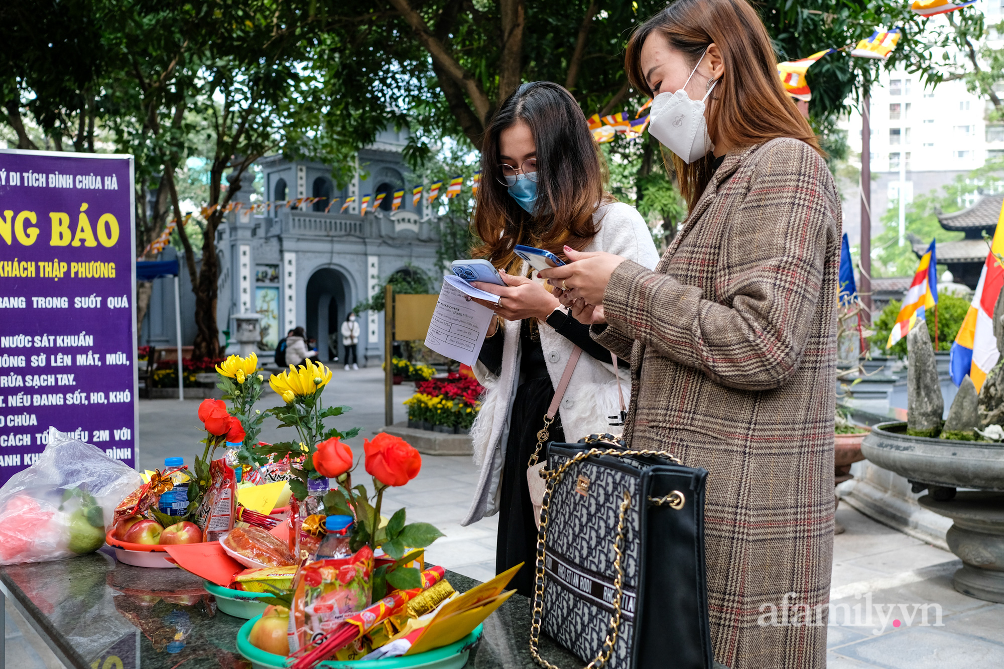 Từ Sài Gòn ra Hà Nội công tác, cô gái tranh thủ đến bằng được chùa Hà cầu duyên mới về - Ảnh 6.