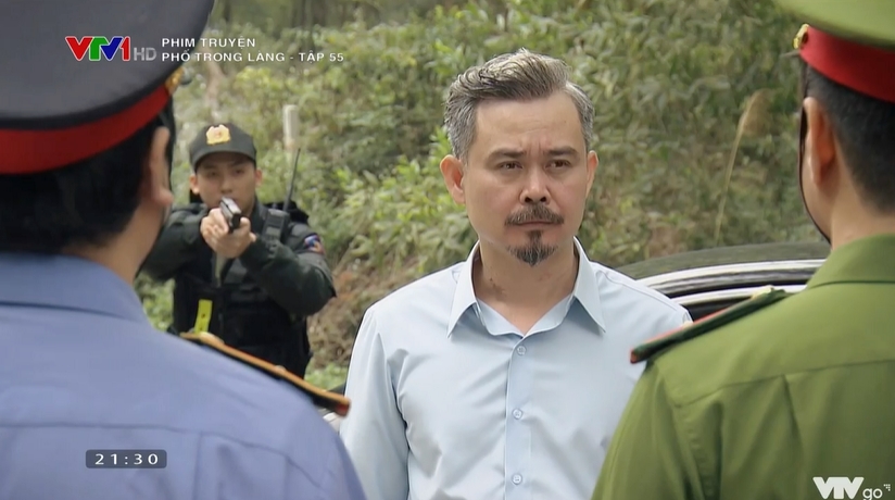 Phố trong làng: Bố Ngọc bị bắt, mẹ khai nhận hết tội lỗi, nam - nữ chính "toang" trước thềm tập cuối? - Ảnh 4. Phố trong làng: Bố Ngọc bị bắt, mẹ khai nhận hết tội lỗi, nam - nữ chính "toang" trước thềm tập cuối? - Ảnh 4.