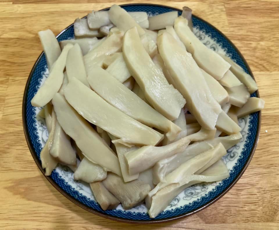 Nh&igrave;n qua tưởng đĩa thịt g&agrave; x&eacute; phay nhưng đ&acirc;y lại l&agrave; m&oacute;n to&agrave;n rau: Ăn thường xuy&ecirc;n chống được khối bệnh! - Ảnh 6.