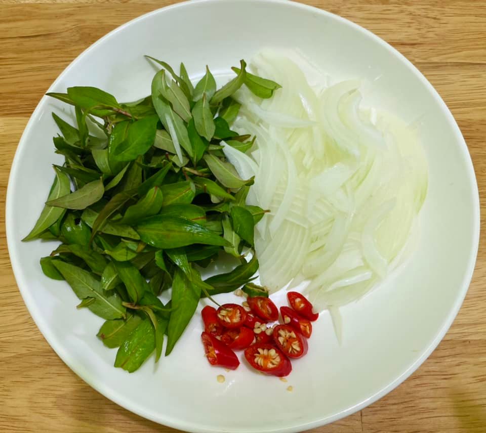 Nh&igrave;n qua tưởng đĩa thịt g&agrave; x&eacute; phay nhưng đ&acirc;y lại l&agrave; m&oacute;n to&agrave;n rau: Ăn thường xuy&ecirc;n chống được khối bệnh! - Ảnh 3.