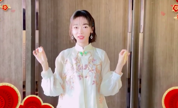 Ngô Cẩn Ngôn lên sân khấu thì đẹp rực rỡ, nhìn ảnh thực tế lại quá gầy, có gì khác so với thời Diên Hi công lược? - Ảnh 9.