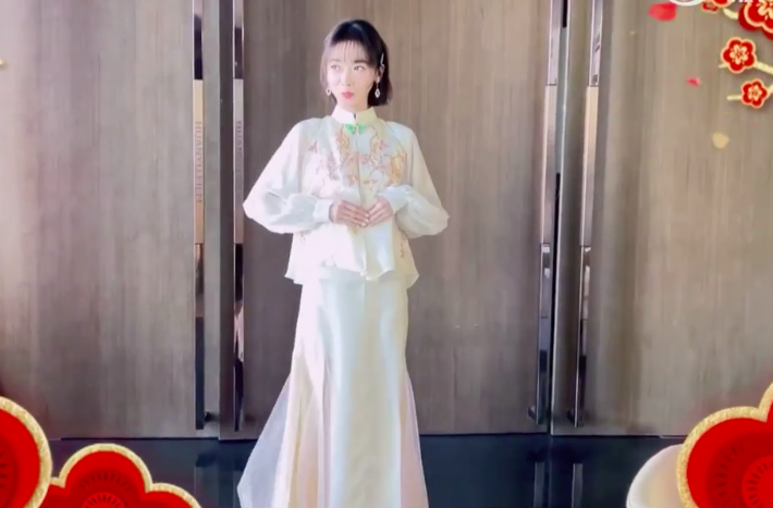 Ngô Cẩn Ngôn lên sân khấu thì đẹp rực rỡ, nhìn ảnh thực tế lại quá gầy, có gì khác so với thời Diên Hi công lược? - Ảnh 10.