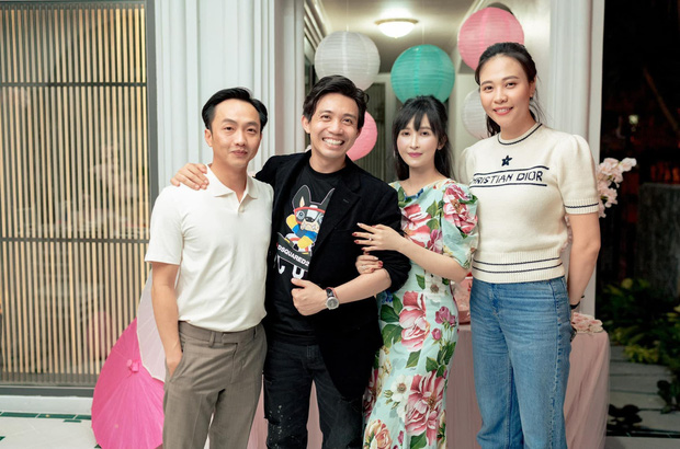 Vợ chồng Cường Đô la làm khách quý của đại gia Minh Nhựa nhân ngày đầu năm, nhìn ảnh cũng thấy sự giàu sang - Ảnh 1.