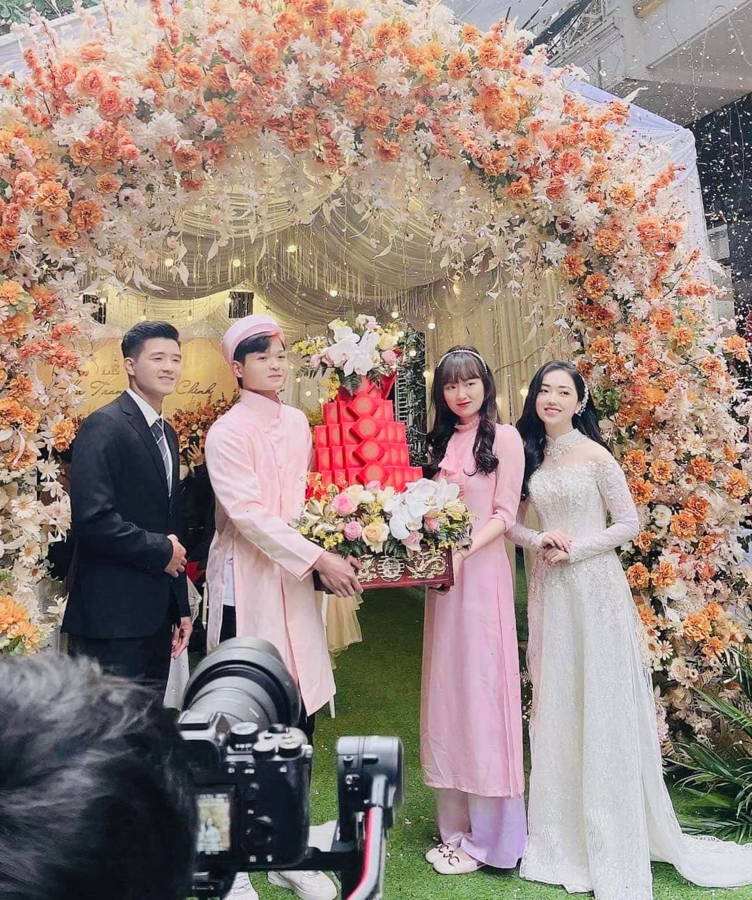 Lộ hình ảnh đầu tiên trong đám cưới của Chinh Đen và bạn gái yêu ...