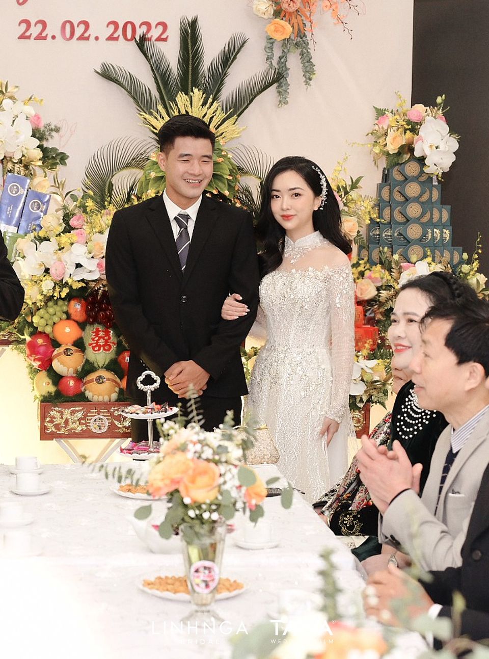 Ảnh tự dìm - hình ngày cưới của Hà Đức Chinh và vợ: Lầy lội quen rồi