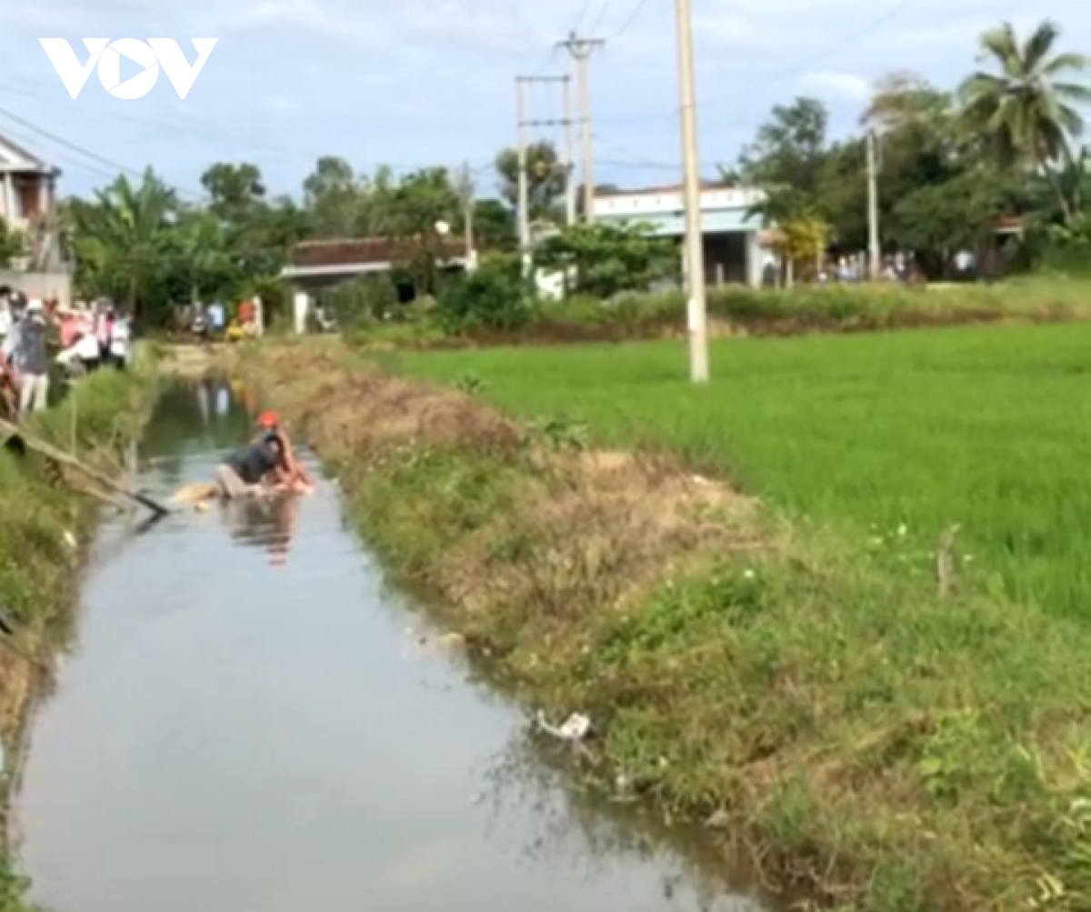 Tìm thấy thi thể cô gái dưới kênh mương sau 3 ngày mất tích - Ảnh 1.