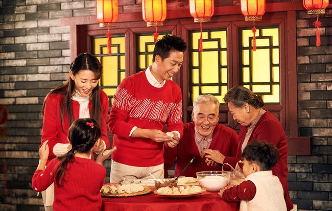 Anh chị cho con g&aacute;i 1 triệu đồng tiền Tết, người mẹ l&igrave; x&igrave; lại hai ch&aacute;u trai mỗi đứa 500 ng&agrave;n: Ai ngờ l&agrave;m mất l&ograve;ng cả nh&agrave;, đầu năm v&igrave; chuyện tiền m&agrave; mất vui - Ảnh 2.