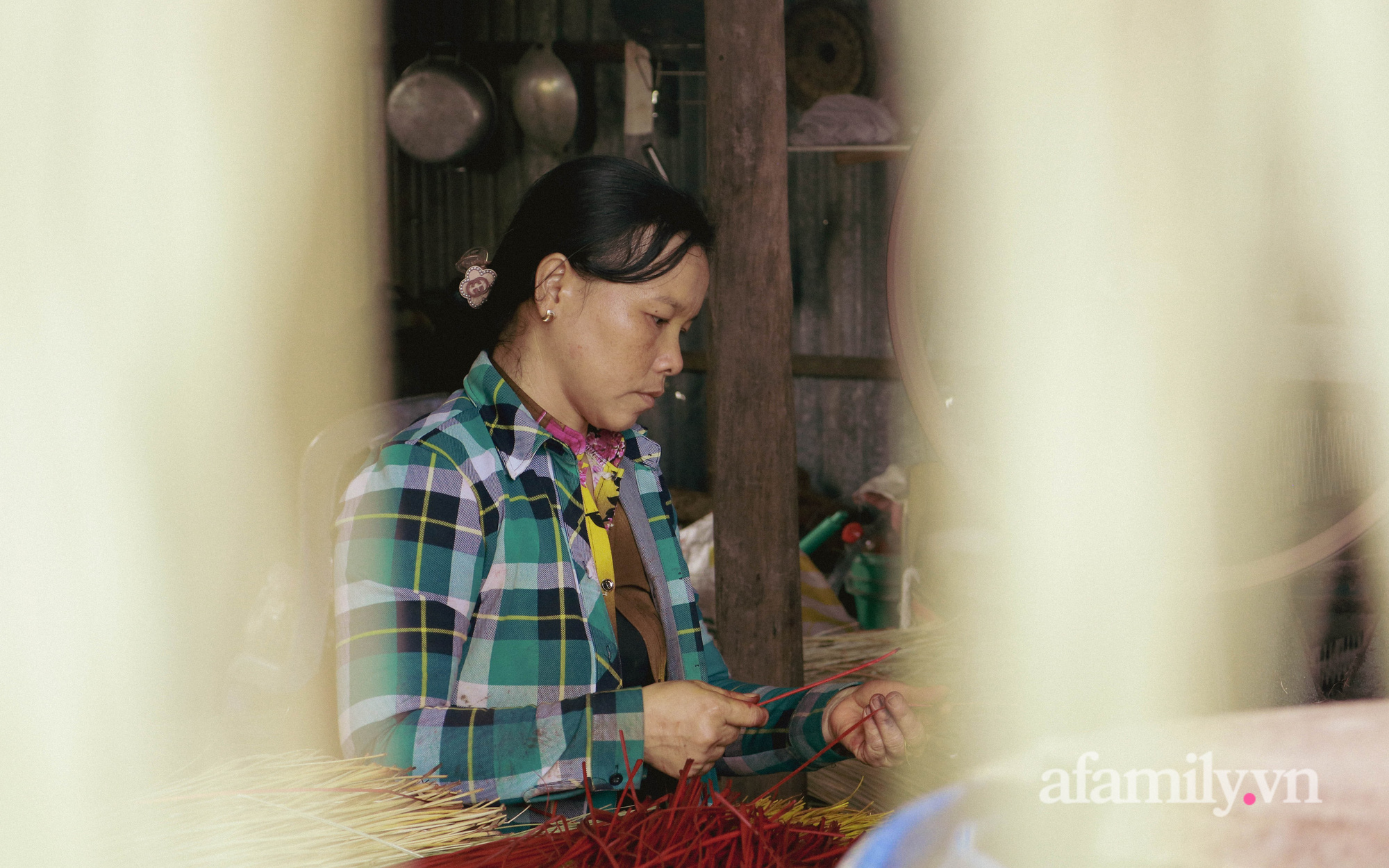 Về thăm ngôi làng trăm năm dệt nên nơi &quot;êm ấm&quot; cho đời, nổi tiếng với câu ca dao &quot;lấy chồng xứ Định khỏi lo chiếu nằm&quot; - Ảnh 3.