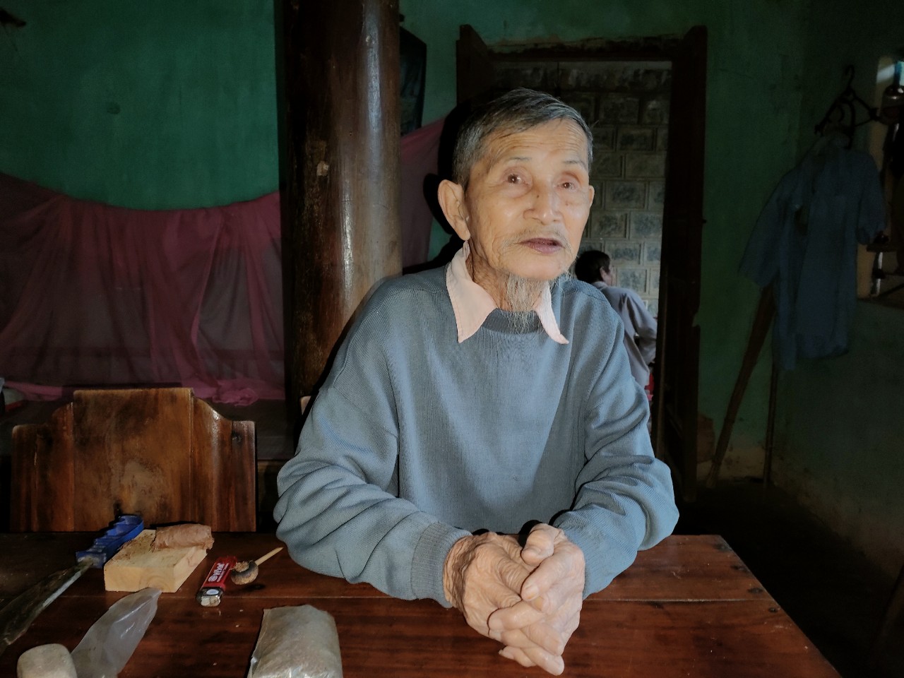 Nghe cụ &ocirc;ng kể chuyện săn ch&uacute;a sơn l&acirc;m - Ảnh 1.