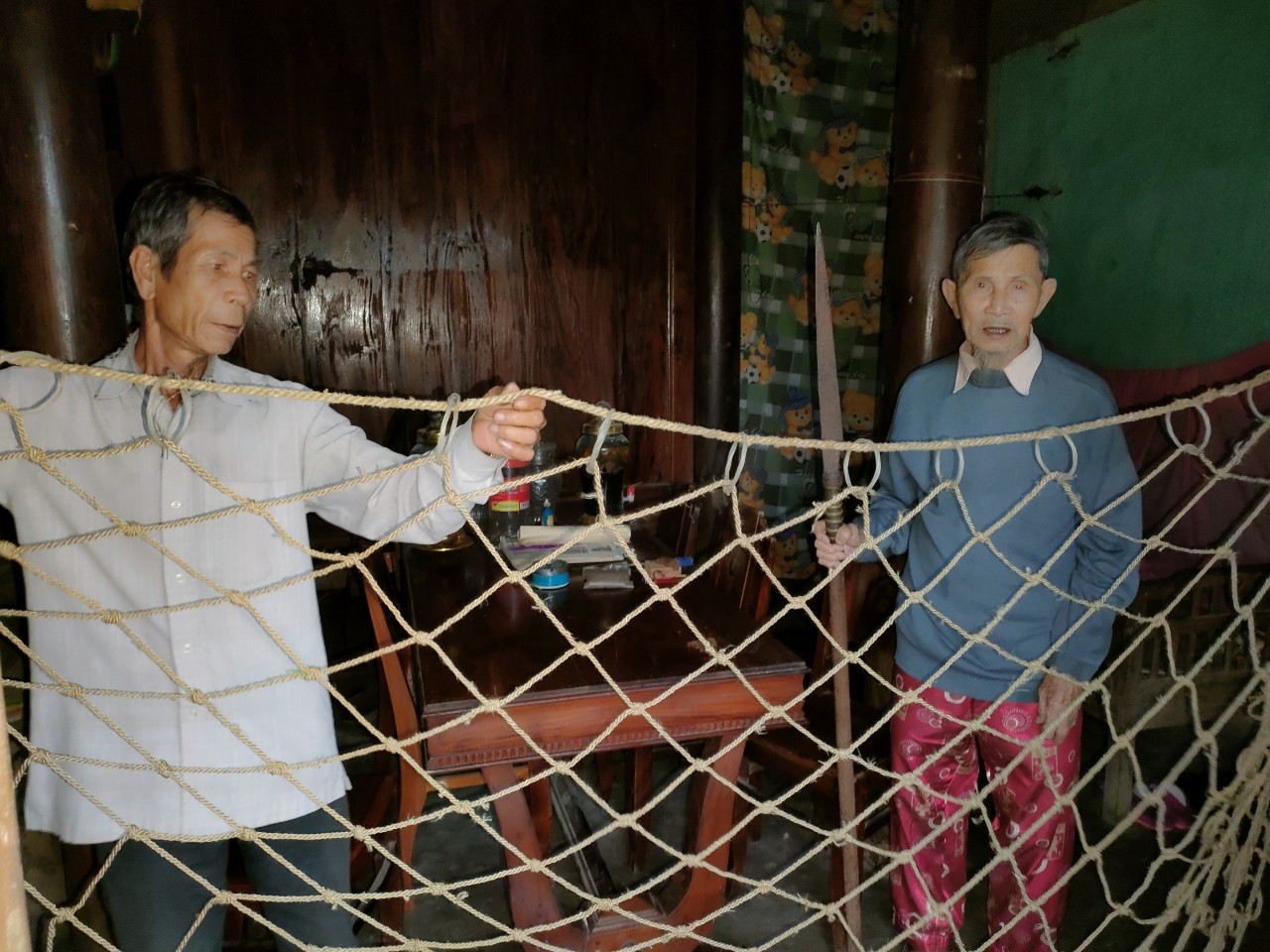 Nghe cụ &ocirc;ng kể chuyện săn ch&uacute;a sơn l&acirc;m - Ảnh 2.