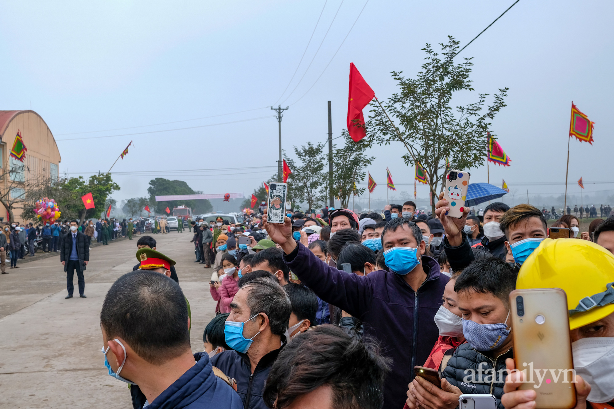 Hàng nghìn người nô nức về xem trâu hoá hổ trong Lễ hội Tịch điền Đọi Sơn - Ảnh 13.