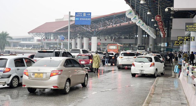 Hành khách qua sân bay Nội Bài cao nhất sau 2 năm - Ảnh 10.