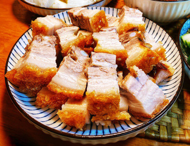 Chi tiết cách làm thịt quay giòn bì bằng lò nướng