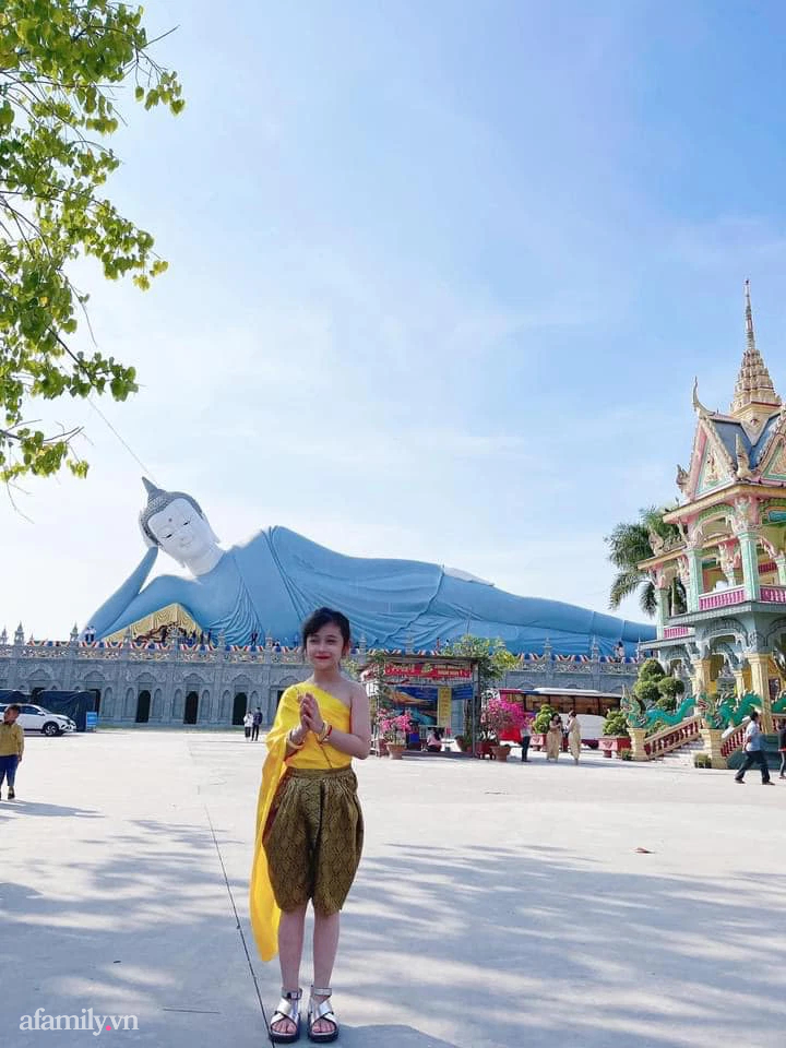 Chùa Som Rồng: Chùa Som Rồng nổi tiếng với kiến trúc độc đáo và tinh tế. Ảnh này sẽ đưa bạn đến thăm quan một trong những di tích văn hóa tuyệt vời của Việt Nam, nơi bạn có thể khám phá và tìm hiểu về lịch sử, văn hóa và tôn giáo của đất nước chúng ta.