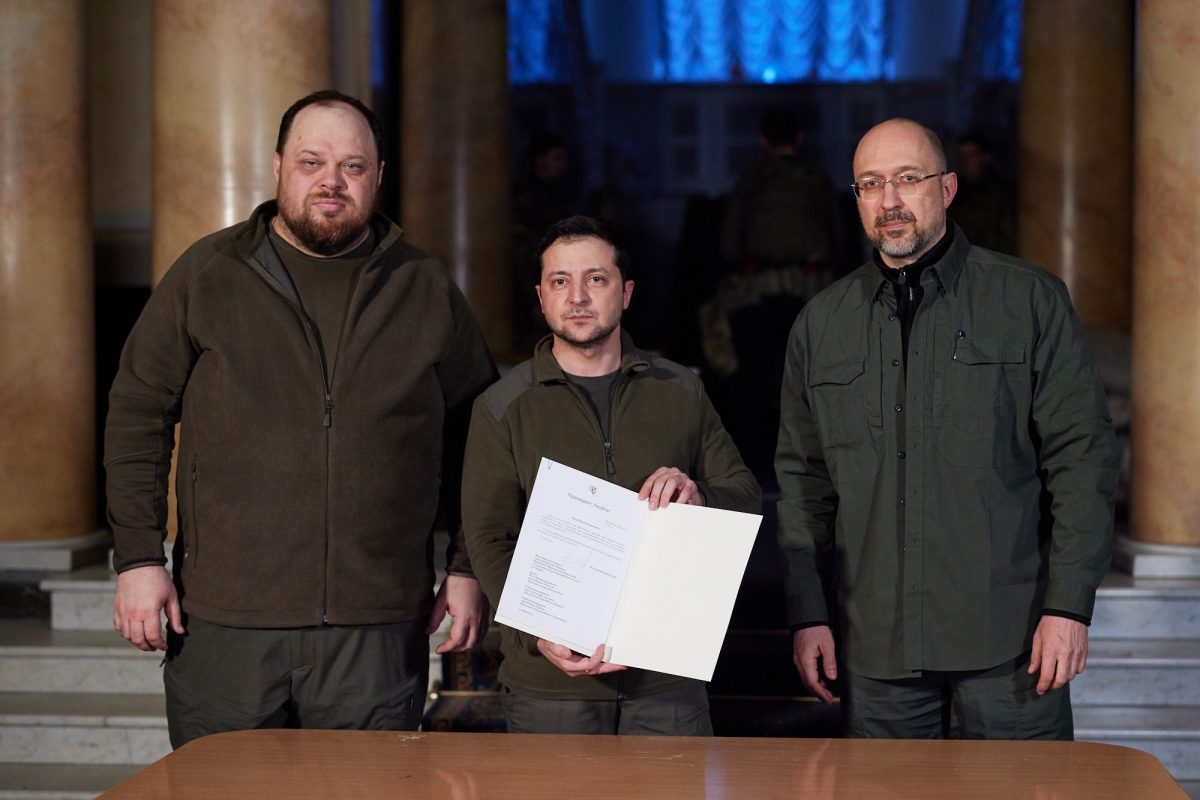 Tổng thống Ukraine ký đơn xin gia nhập Liên minh châu Âu - Ảnh 1.
