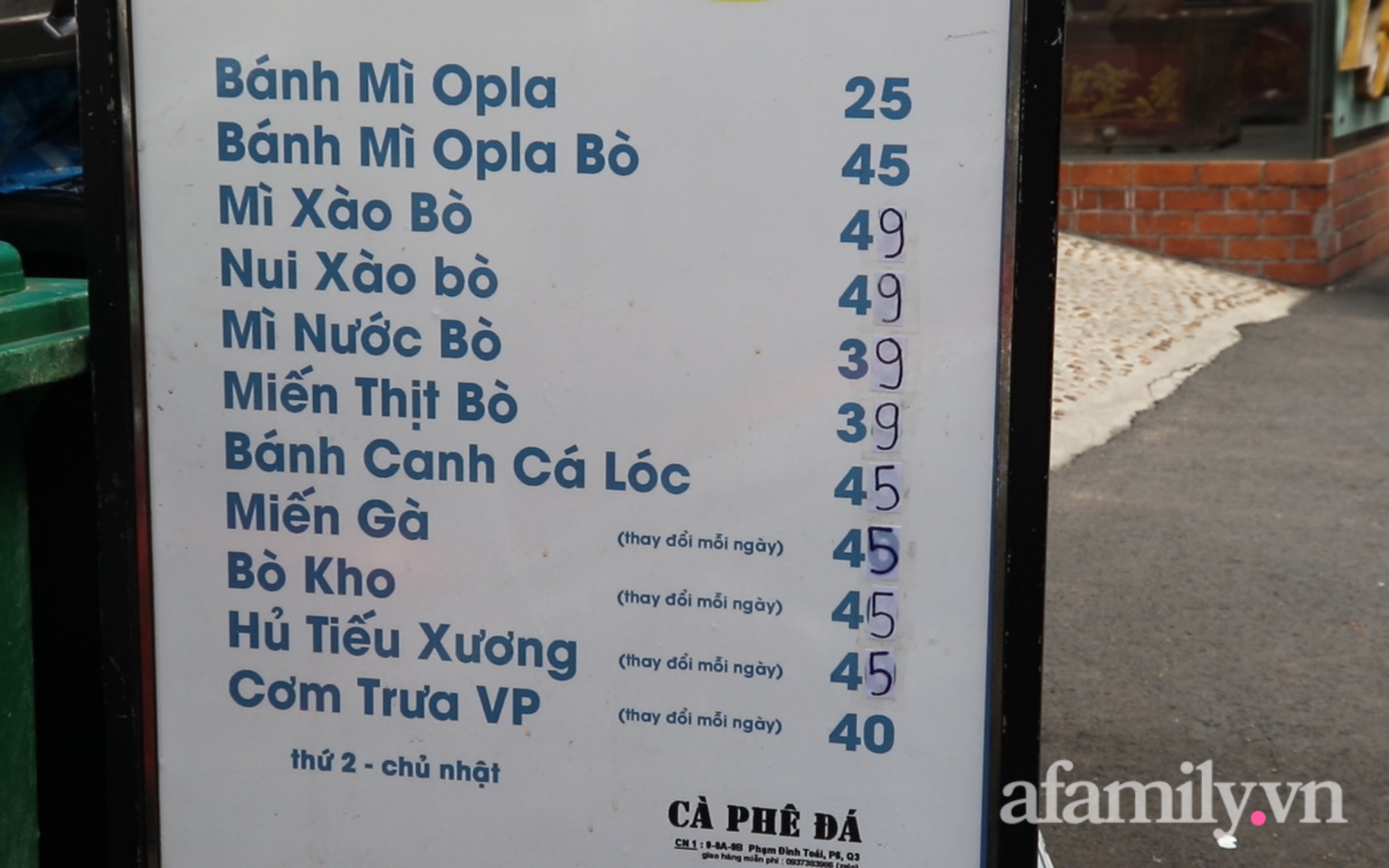 Nhiều hàng quán “rục rịch” điều chỉnh giá: “Quán đã ráng cầm cự lắm rồi nhưng không thể không tăng” - Ảnh 2.