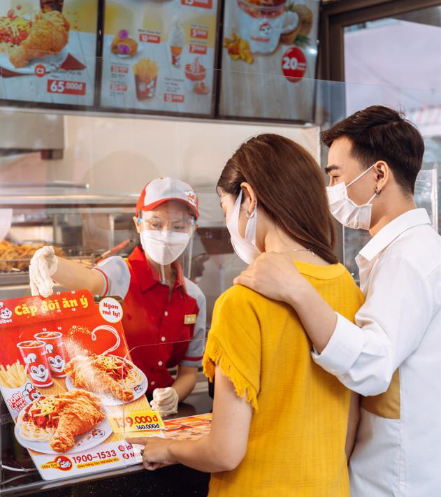 Thấu hiểu người tiêu dùng, Jollibee trở thành thương hiệu được yêu thích trong những năm qua - Ảnh 1. Thấu hiểu người tiêu dùng, Jollibee trở thành thương hiệu được yêu thích trong những năm qua - Ảnh 1.