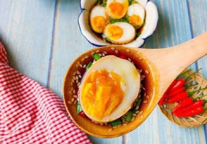 The Korean soy sauce-soaked eggs are extremely wasteful, making office ladies fascinated - Photo 2. The Korean soy sauce-soaked eggs are extremely wasteful, making office ladies fascinated - Photo 2.
