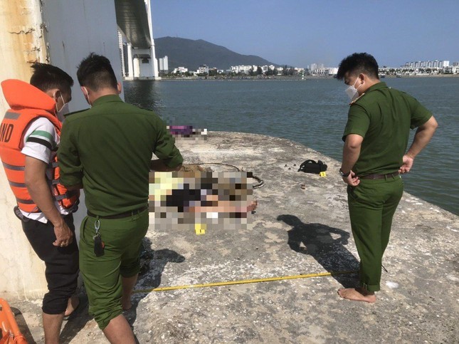 Found 2 bodies on Thuan Phuoc bridge who committed suicide in the afternoon - Photo 2.