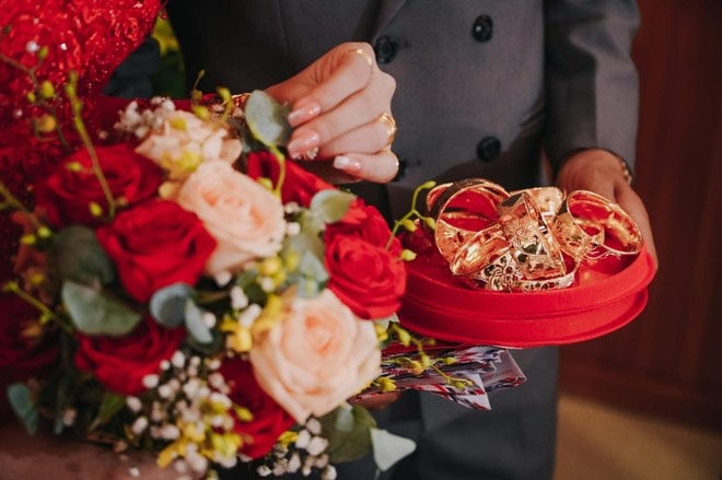 Những màn trao sổ đỏ, vàng 100 cây - kim cương 20 tỷ rúng động trong đám cưới: Kết hôn chính là màn gọi vốn thành công nhất! - Ảnh 10. Những màn trao sổ đỏ, vàng 100 cây - kim cương 20 tỷ rúng động trong đám cưới: Kết hôn chính là màn gọi vốn thành công nhất! - Ảnh 10.
