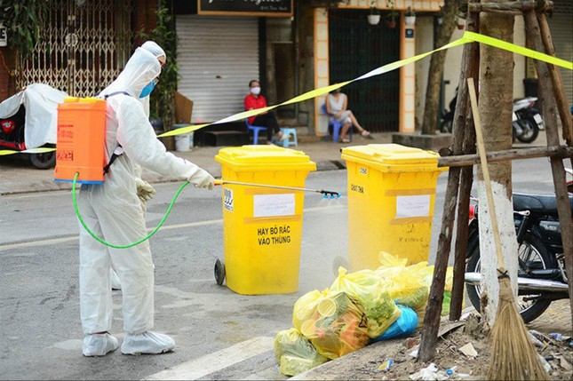 99% F0 điều trị tại nhà ở Hà Nội: Gom không xuể rác thải y tế? - Ảnh 1.