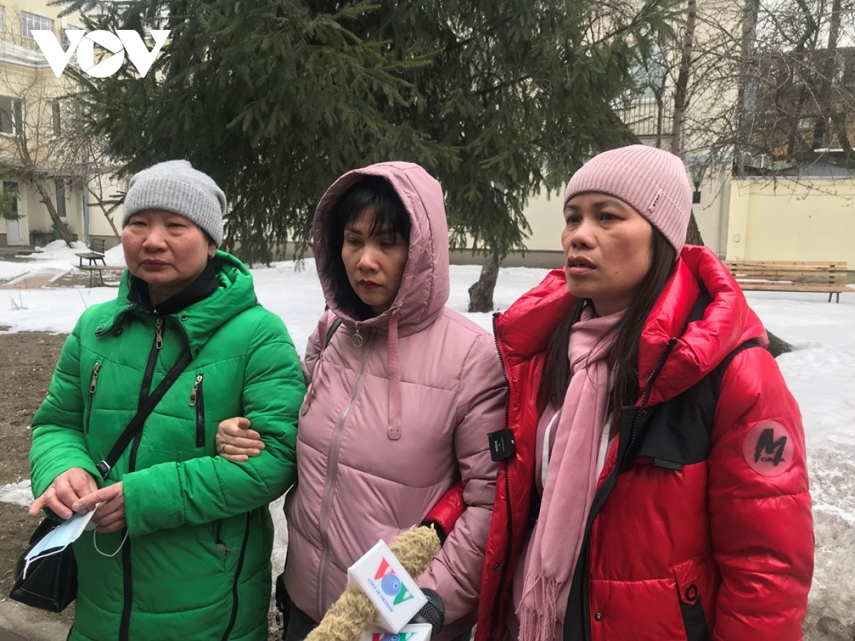 Người Việt sơ tán từ Ukraine: "Nhìn thấy cờ Tổ quốc, đã thấy quê hương ở gần" - Ảnh 5. Người Việt sơ tán từ Ukraine: "Nhìn thấy cờ Tổ quốc, đã thấy quê hương ở gần" - Ảnh 5.