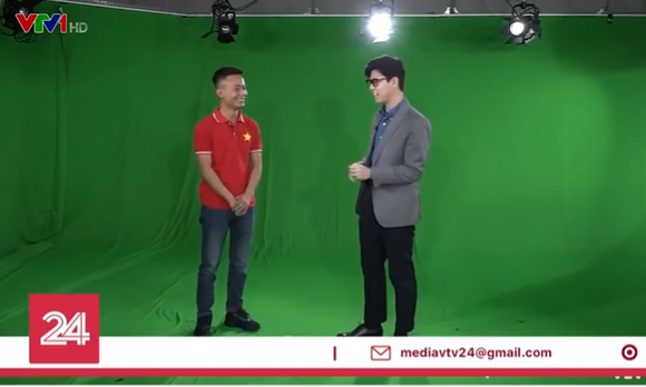 Quang Linh's vlog suddenly appeared on the VTV talk show, sharing about his future plans to volunteer in Africa - Photo 2.