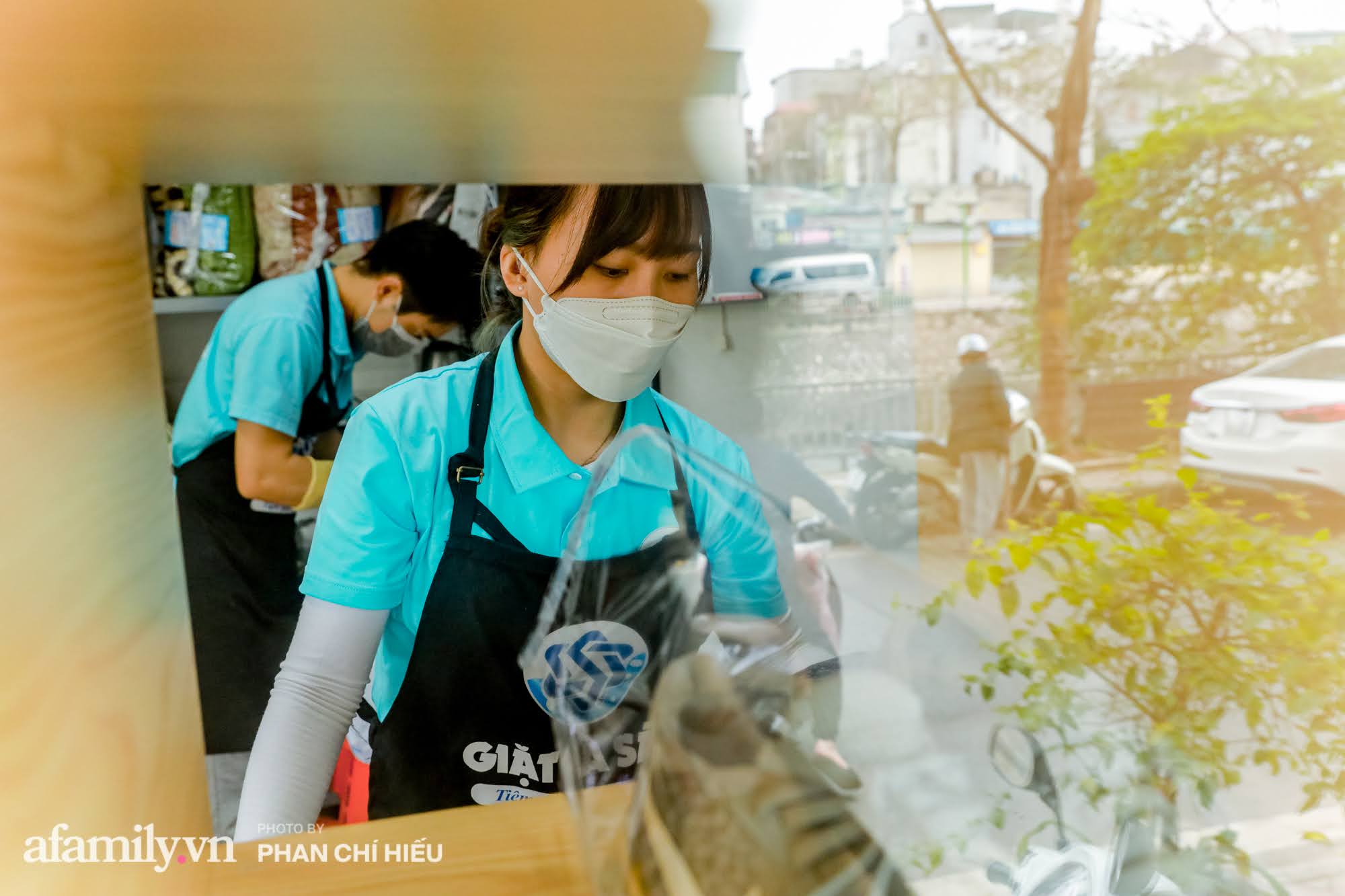 &quot;Tiệm giặt là của người Điếc&quot; - nơi giúp bản thân trải nghiệm một mô hình giao tiếp mới, nơi TRÁCH NHIỆM được đặt lên hàng đầu - Ảnh 8.