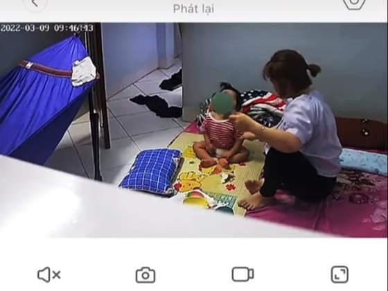 Police in the case of a nanny torturing an 11-month-old girl in Binh Dinh - Photo 1.