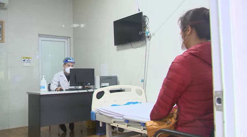 Bệnh viện đầu tiên ở Hà Nội mở phòng khám cho F0 - Ảnh 1.