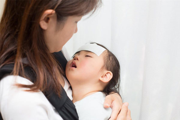 Mother broke down when her child had a high fever due to Covid-19: 