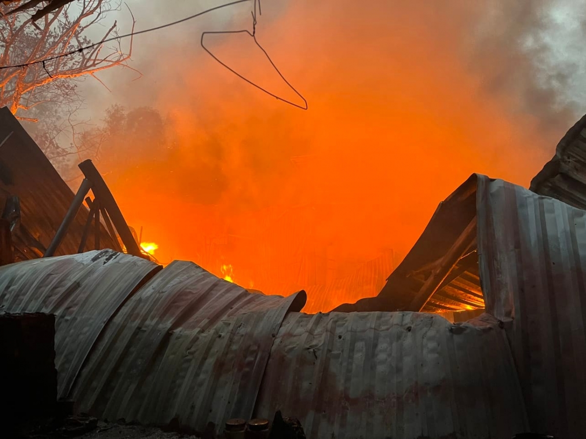 Burned nearly 300m2 of the factory in Hoang Mai district, Hanoi - Photo 6.