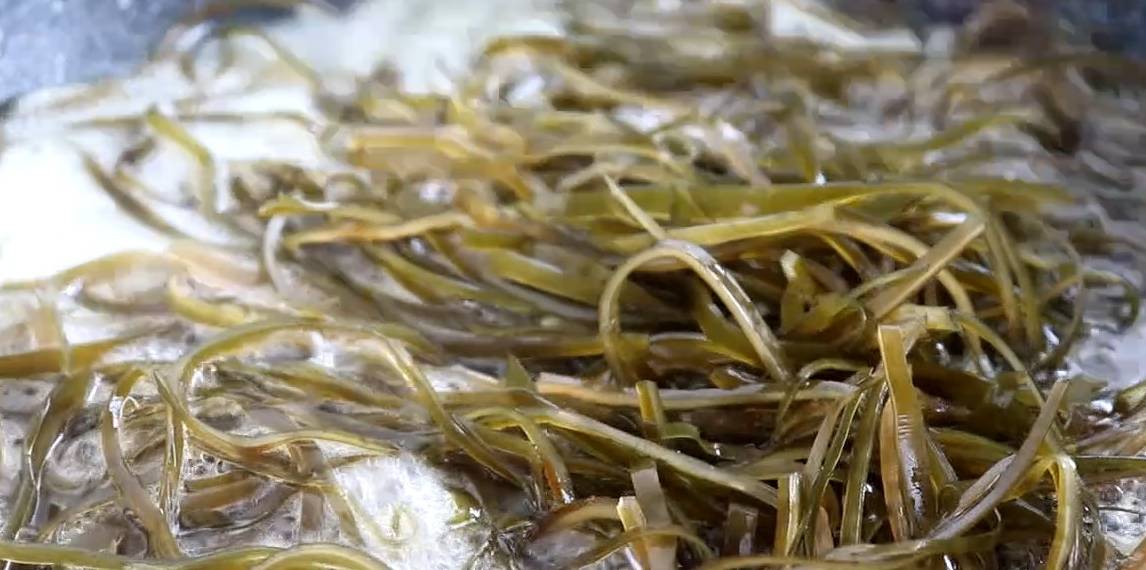 Cách ăn tảo bẹ ngon ngọt nhất, vừa bổ dưỡng lại không có mùi tanh - Ảnh 5. salad tảo bẹ