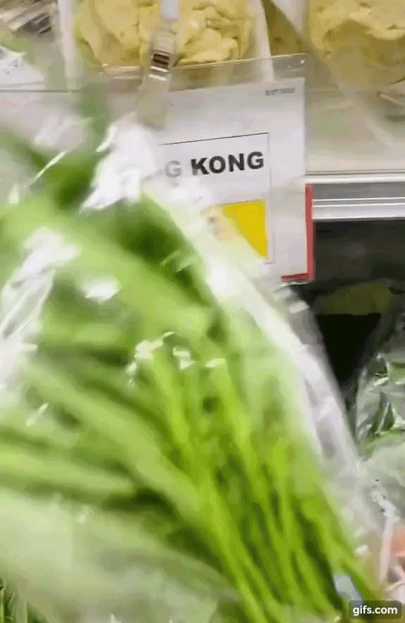 The woman who told a story about going to a Vietnamese market in Canada was stunned: A bunch of water spinach with 20 stalks cost more than 100,000 VND. If you want to eat local standard vegetables, only the country 