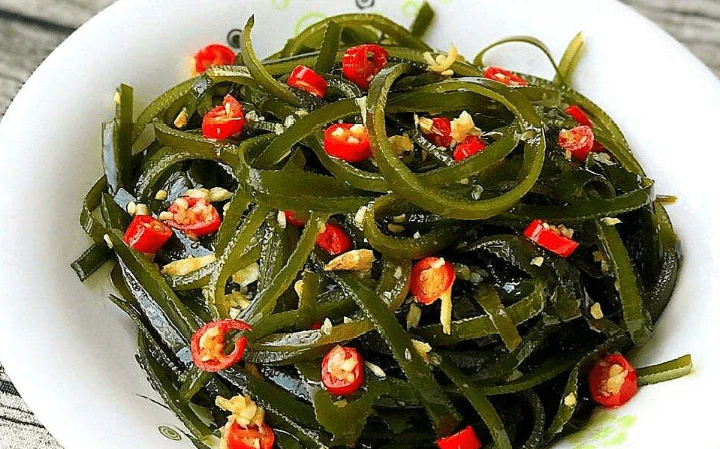 Cách ăn tảo bẹ ngon ngọt nhất, vừa bổ dưỡng lại không có mùi tanh - Ảnh 1. salad tảo bẹ