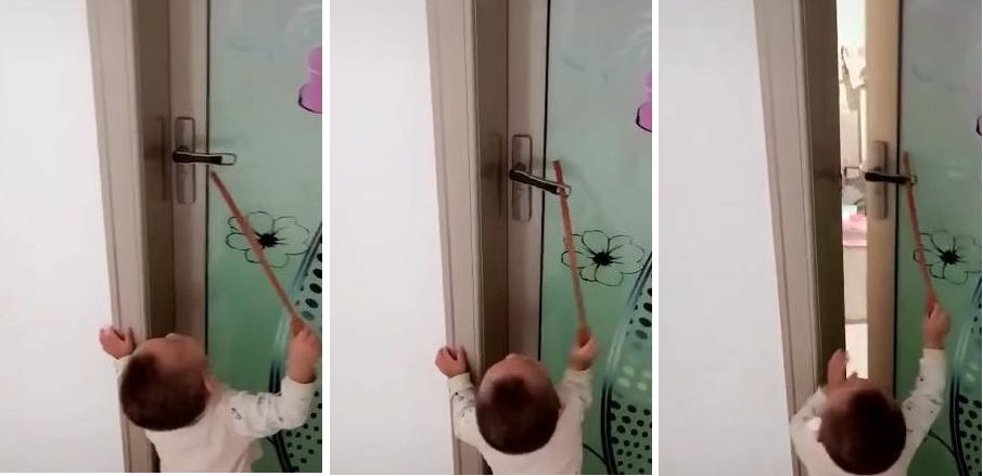 Em bé muốn đi vệ sinh nhưng không với tới tay nắm cửa được, hành động sau đó khiến ai cũng phải khen ngợi bé thông minh - Ảnh 1. Em bé muốn đi vệ sinh nhưng không với tới tay nắm cửa được, hành động sau đó khiến ai cũng phải khen ngợi em bé thông minh - Ảnh 1.