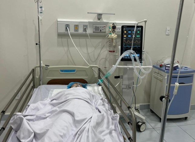 Người phụ nữ tử vong sau khi nâng ngực ở TP.HCM: Mẹ đơn thân có con gái 13 tuổi, là trụ cột gia đình, sức khỏe giảm sút sau khi mắc COVID-19 - Ảnh 1. Người phụ nữ tử vong sau khi nâng ngực ở TP.HCM: Mẹ đơn thân có con gái 13 tuổi, là trụ cột gia đình, sức khỏe giảm sút sau khi mắc COVID-19 - Ảnh 1.
