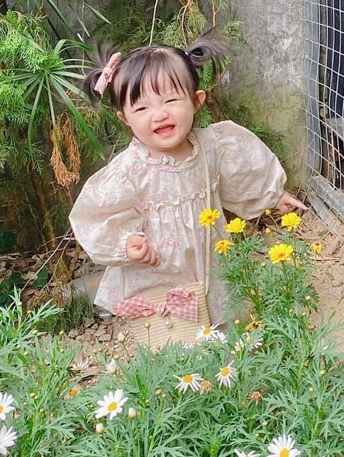 Baby Winnie from Dong Nhi's family again captured the hearts of netizens with a series of lovely expressions - Photo 2.