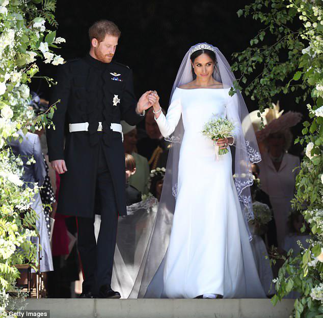 Leaked that Meghan was called out separately by the Queen of England to remind her because of an eye-catching situation and the way the bride responded - Photo 1.