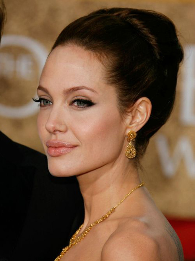 Angelina Jolie kiểu tóc: Angelina Jolie có vô số kiểu tóc đẹp