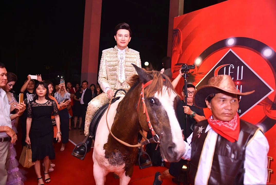 When the Vietnamese star transforms the lotus to carry the boss on the red carpet: Impressive, less market, more - Photo 12.