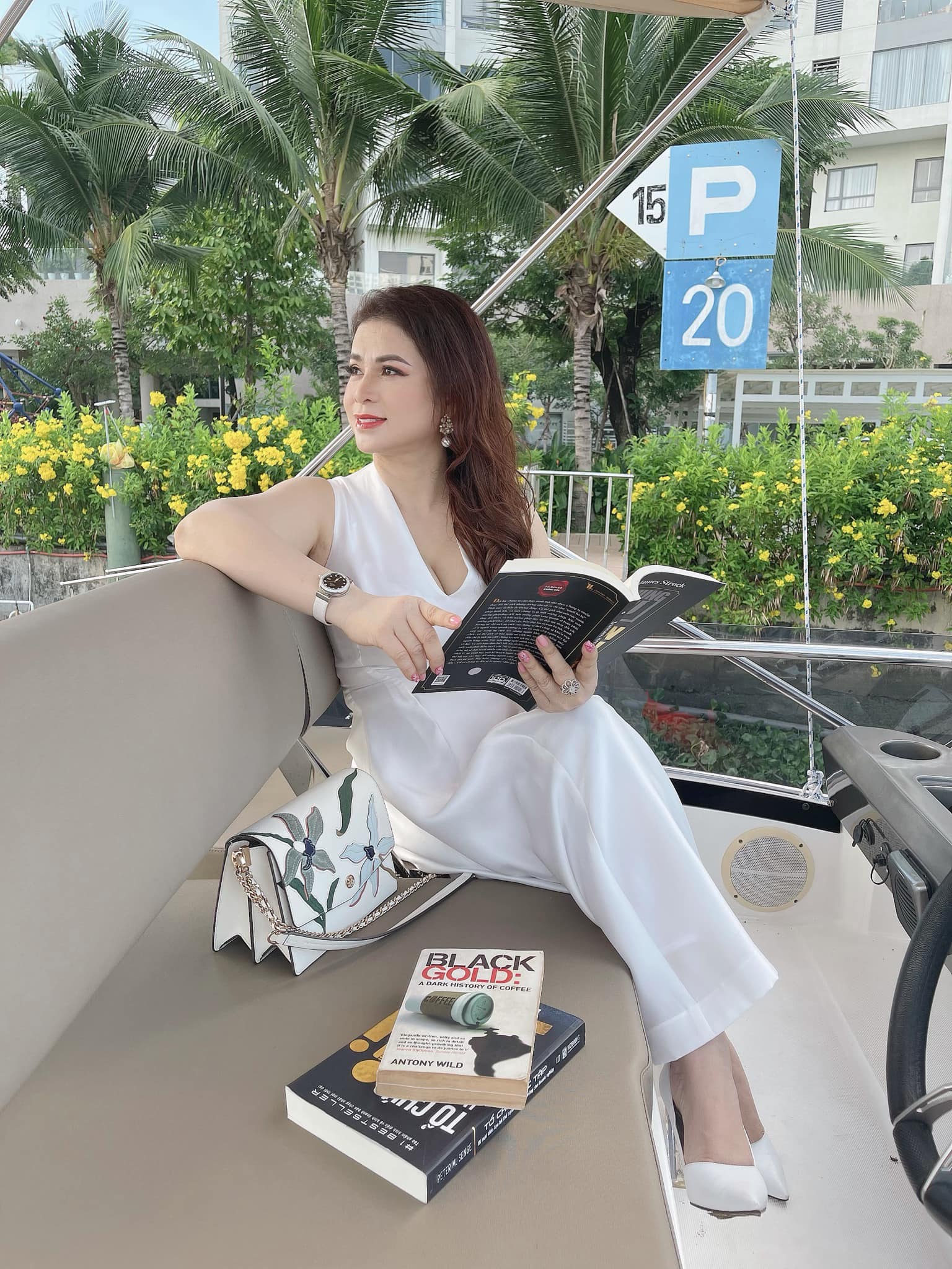 Nữ doanh nhân Lê Hoàng Diệp Thảo gợi ý chị em làm đại sự “Mắt nhìn chuyện lớn, tay làm chuyện nhỏ" - Ảnh 1. Nữ doanh nhân Lê Hoàng Diệp Thảo gợi ý chị em làm đại sự “Mắt nhìn chuyện lớn, tay làm chuyện nhỏ" - Ảnh 1.