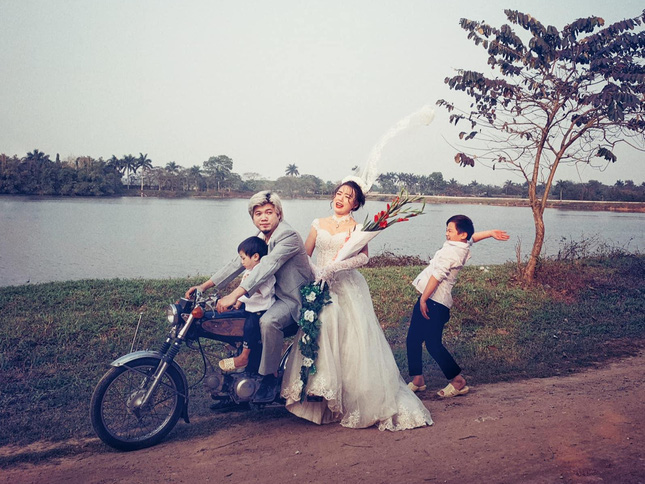 Vợ chồng trẻ chụp ảnh cưới phong cách thập niên 90 gây sốt mạng - Ảnh 4.