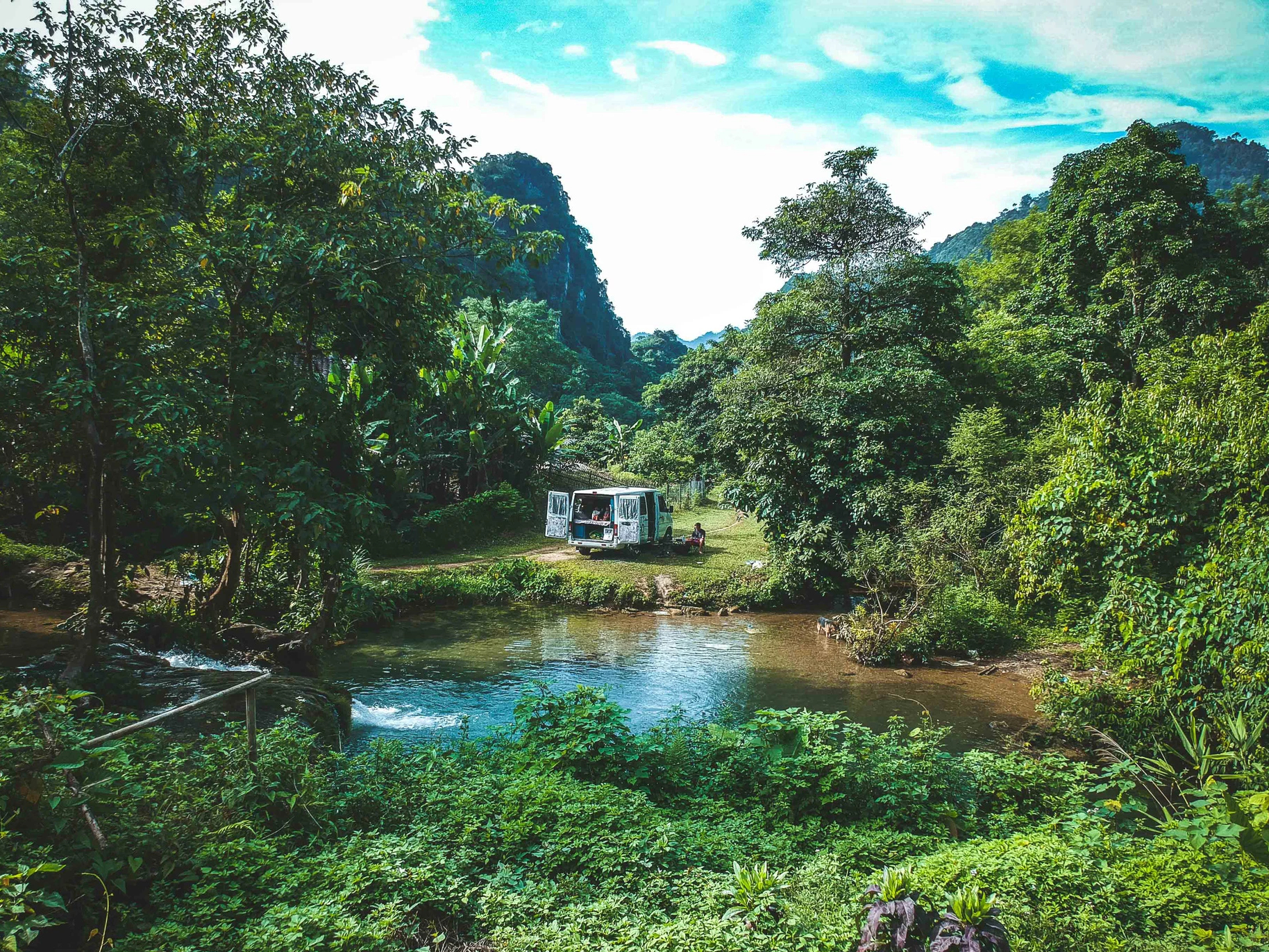 Chuyến du lịch &quot;không tiếp xúc&quot; bằng ô tô di động của gia đình 4 người: Cực chill, an toàn và những trải nghiệm vô cùng đặc biệt - Ảnh 6.