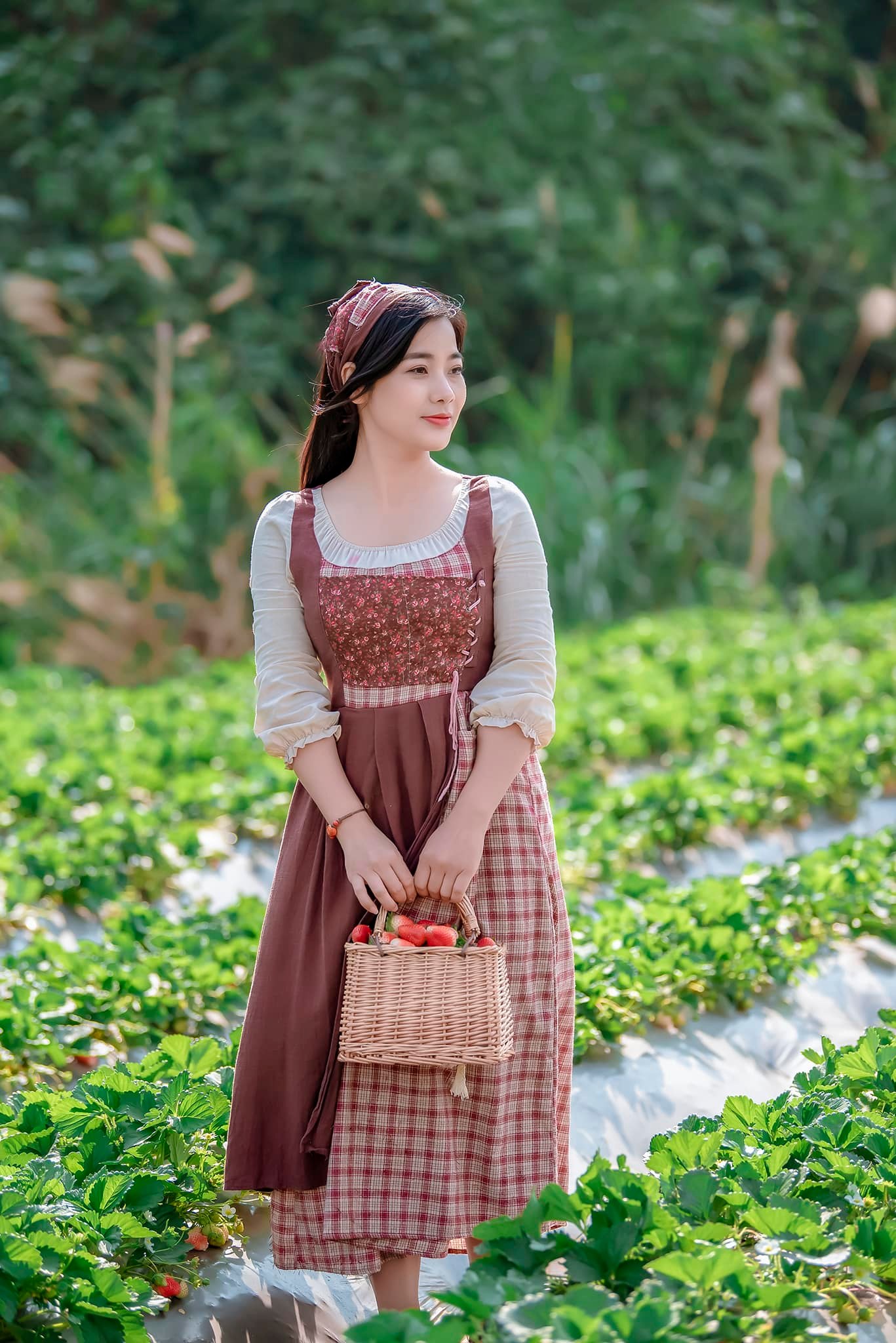 So k&egrave; nhan sắc 4 g&aacute;i qu&ecirc; xinh đẹp trong Lối về miền hoa: Người được khen giống Ho&agrave;ng Th&ugrave;y Linh, c&ocirc; trẻ nhất sinh năm 2000 - Ảnh 16.