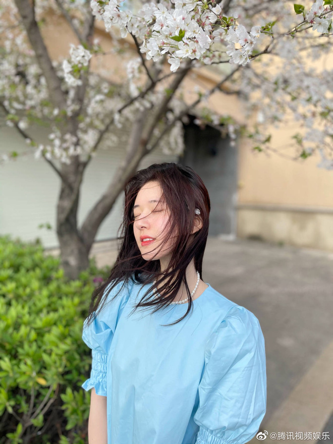 Is it because of these two things that Trieu Lo Tu can take pictures of everyday life with a muse-like character? 1 27537448714781780559306246425755472394796831n 1647742618898118885136 1647773012937 16477730130541585129117