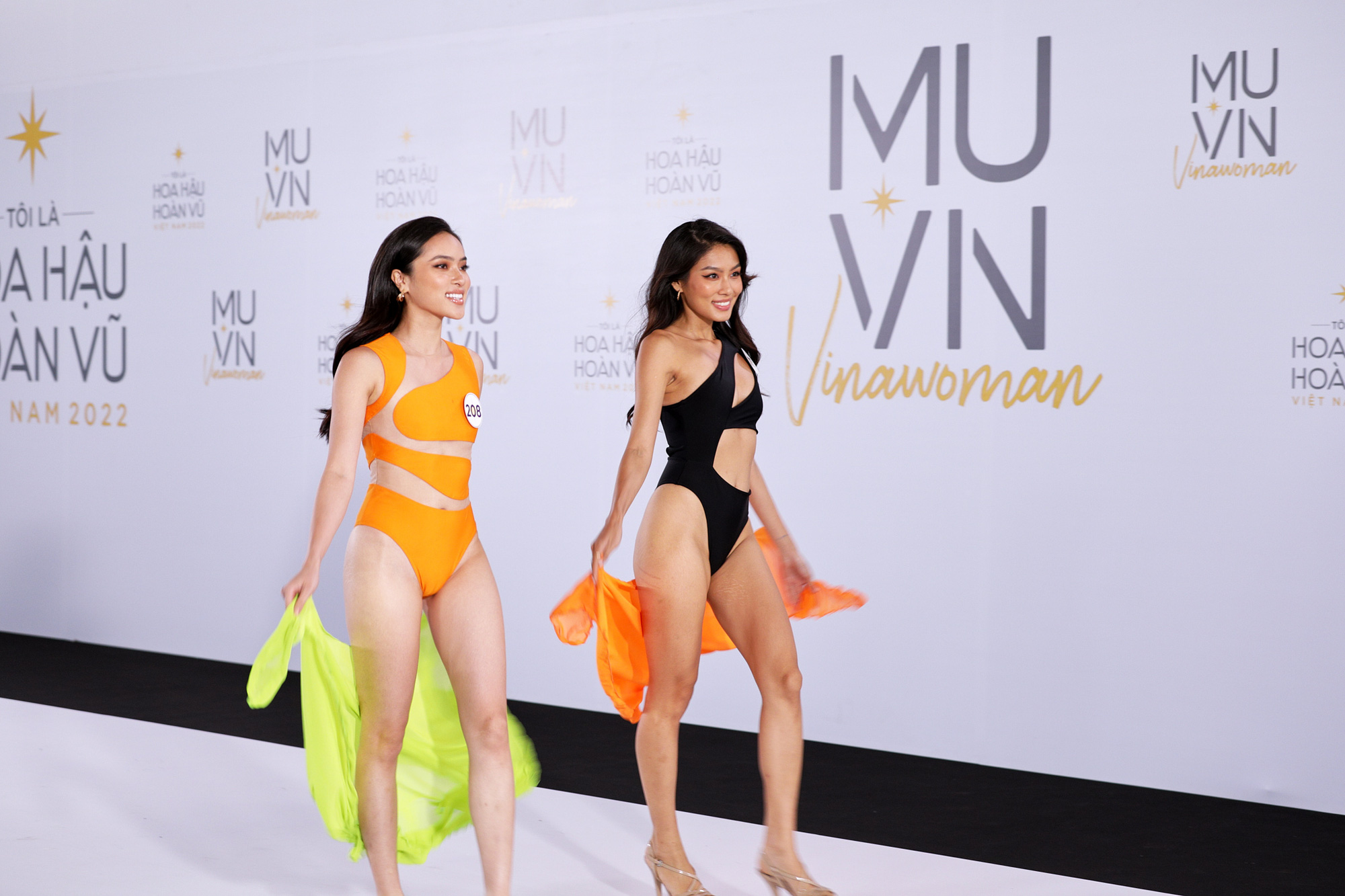 Hoa hậu Hoàn vũ Việt Nam 2022: Dàn thí sinh đọ dáng &quot;cực gắt&quot; trong phần thi áo tắm ở vòng sơ khảo - Ảnh 9.